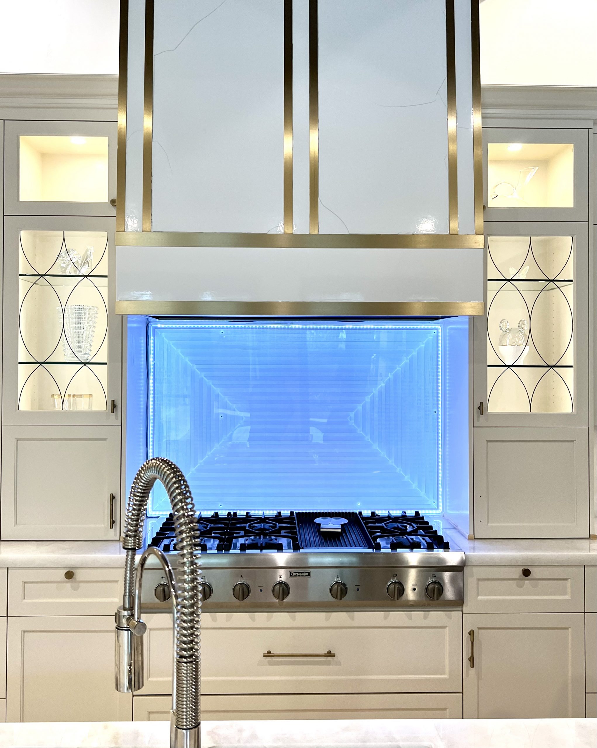 Custom art glass design in a brand new kitchen