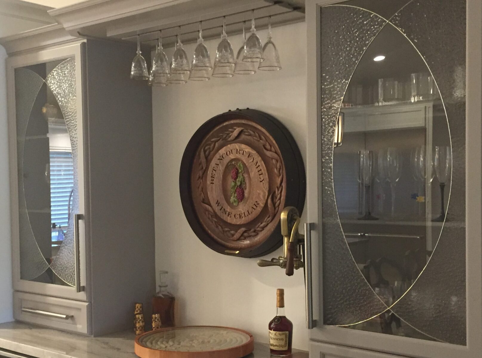 A Da Vinci insert highlights the wine tap, with glasses above and a bottle placed on the counter below.